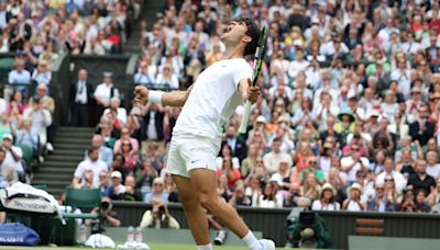 Alcaraz le remontó Medvedev y repetirá otra final en Wimbledon