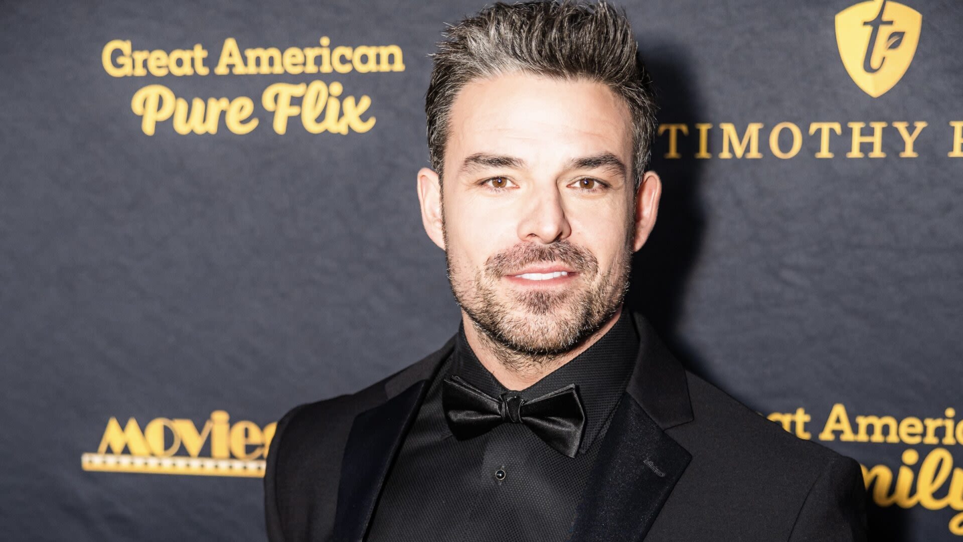 Jesse Hutch Shares Behind-The-Scenes Fun on LITTLE WOMEN'S CHRISTMAS