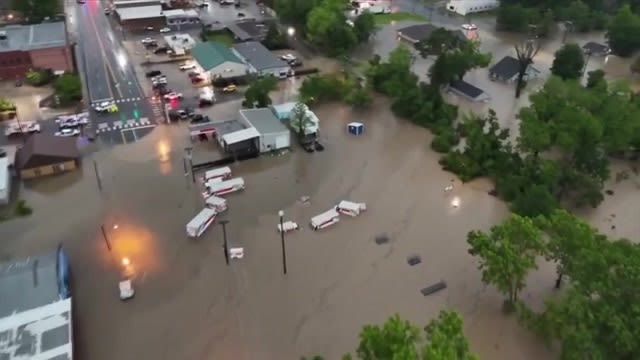 Hundreds rescued from flooding in Texas as waters continue rising in Houston - WSVN 7News | Miami News, Weather, Sports | Fort Lauderdale