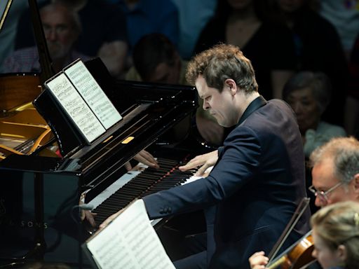 Prom 23: Busoni's Piano Concerto at the Royal Albert Hall review – Benjamin Grosvenor's playing rippled and thundered