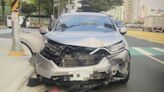 高雄輕軌路口車禍 休旅車撞救護車3人受傷