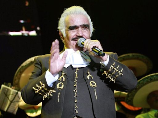 Viuda de Vicente Fernández asegura que el cantante se le sigue apareciendo en su rancho - La Opinión