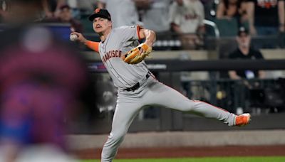 Giants overcome 3rd straight 4-run deficit, hold off Mets 8-7 for wild win