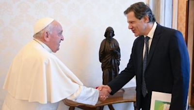 Fernando Haddad se encontra com Papa Francisco no Vaticano