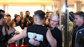 Apple CEO Cook Opens New Shanghai Store