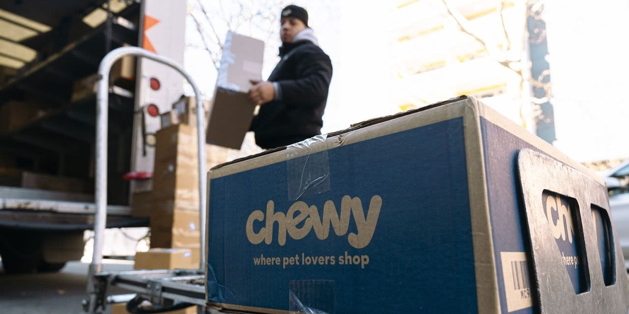 Keith Gill Goes Big on Chewy; Pet Retailer's Stock Falls