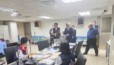 下指導棋？李進勇慰勞基隆市選委會 國民黨團批黑手介入罷樑案