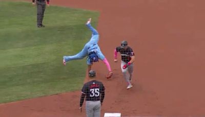 Blue Jays' Vladimir Guerrero Jr. Nearly Did Cartwheel in Attempt to Turn Double Play