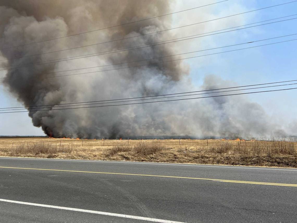 Placer County deputies issue evacuation warning for Athens Fire burning near Lincoln