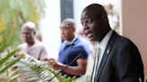 ‘Creyeron que estaba muerto’: Alcalde de North Miami tuvo síntomas similares a la epilepsia en viaje a África