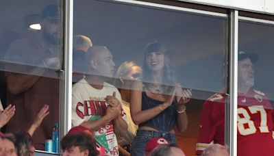 Taylor Swift shows up at Arrowhead Stadium to watch Travis Kelce, Chiefs face Ravens in NFL opener