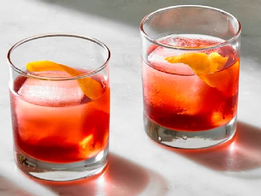 This 4-Ingredient Cocktail Is the Most Popular in the World for a Reason