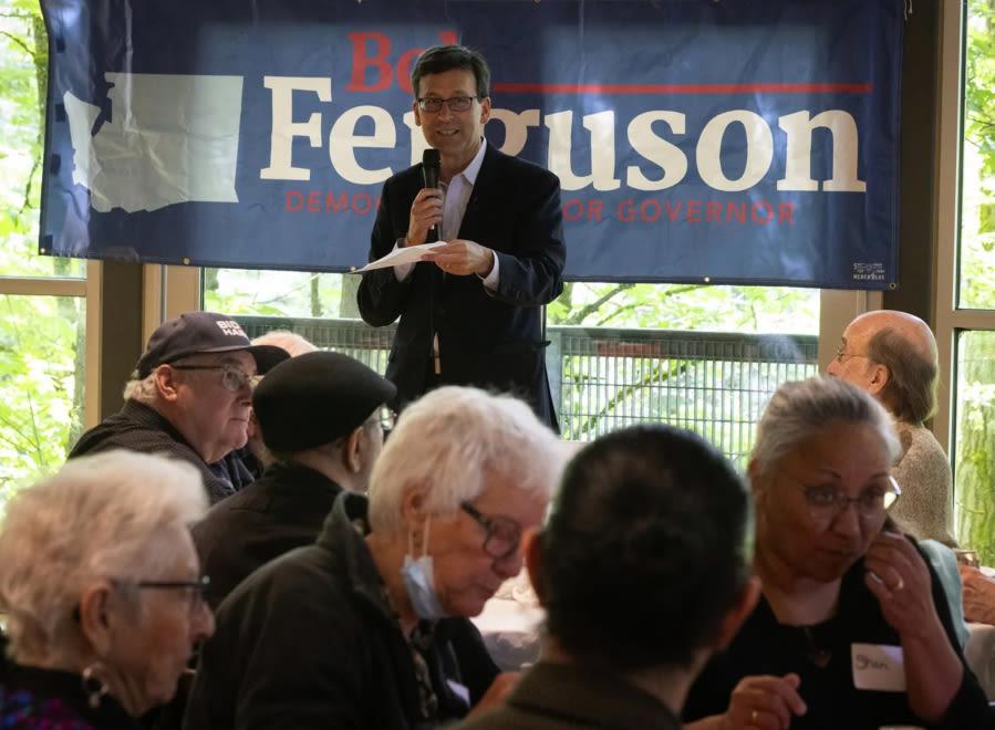 At shrimp feed fundraiser, Ferguson says Washington governor’s race will be close