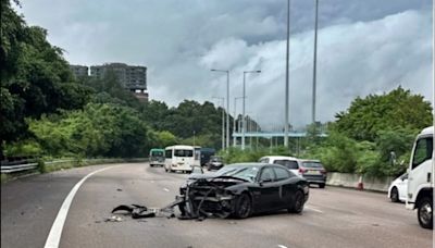 吐露港公路私家車自炒 往上水方向交通受阻