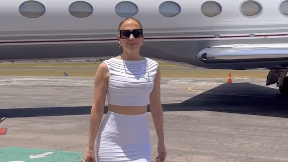 Jennifer Lopez Coordinates Her Hermès Birkin Bag With Her White Skirt Set (and Private Jet)