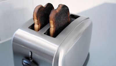 No More Wasting Burnt Bread! Watch This Viral Hack To Make It Fresh Again