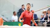 Djokovic, lesionado, remonta y gana los cuartos de final del Abierto de Francia
