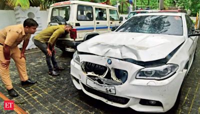 BMW crash: Mumbai police form six teams to nab 24-yr-old - The Economic Times