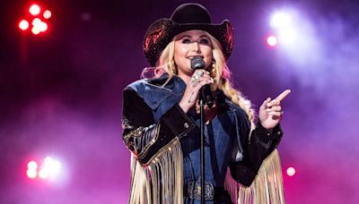 Fans Gush Over ‘So Sweet’ Moment as Miranda Lambert Invites ‘Miranda Junior’ to Join Her Onstage