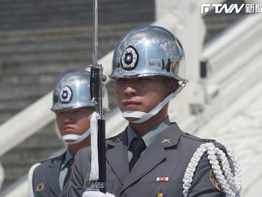 三軍儀隊改室外操演 她批顧立雄惡搞軍人，聽國防部回應更「冒火」