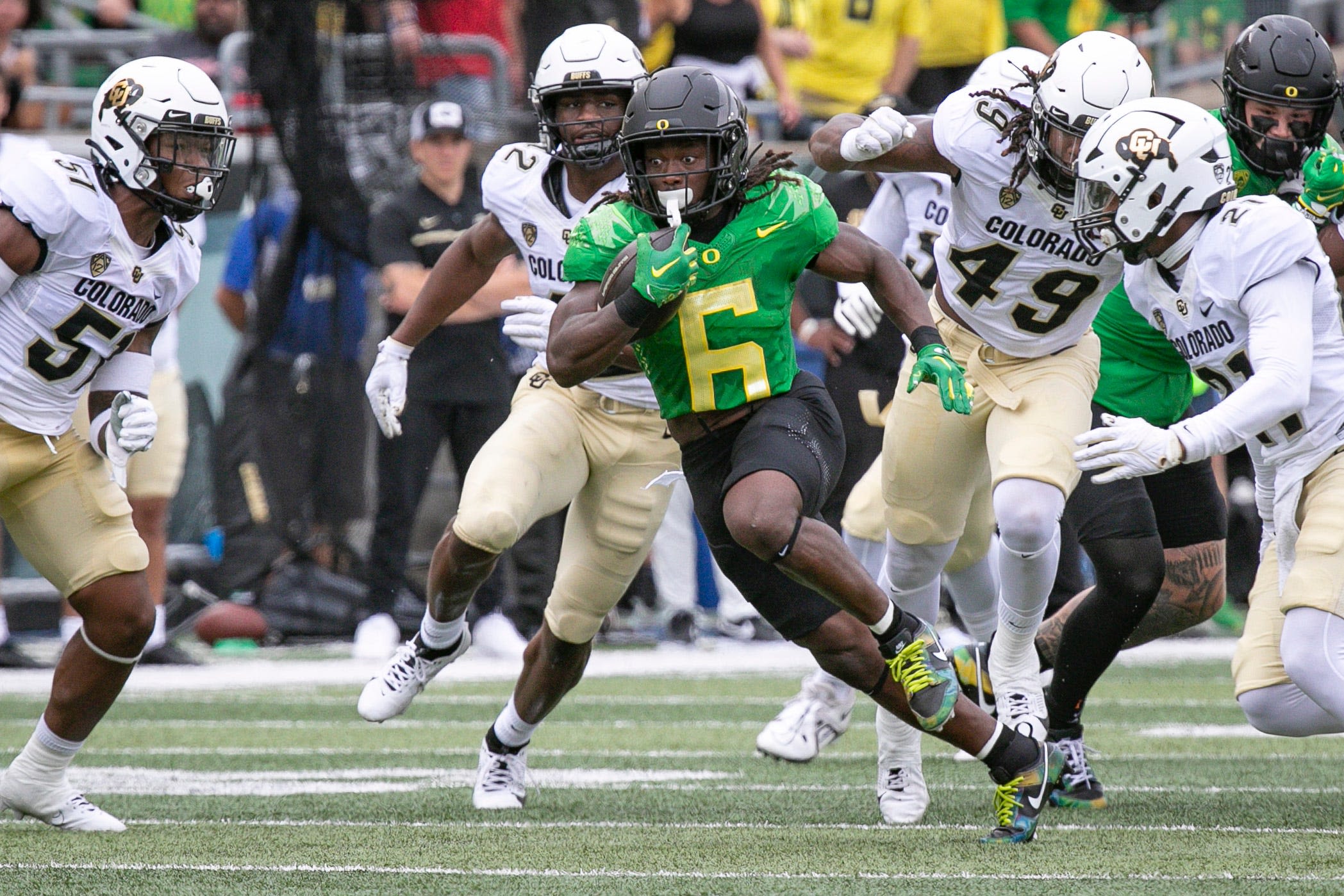 'Noah's a freak': Oregon running back Whittington returns from a major knee injury