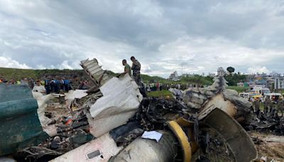 El piloto del avión siniestrado en Nepal con 19 ocupantes es el único superviviente