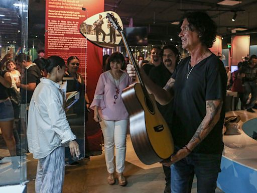 La guitarra “Curandera” de Alejandro Sanz enriquece acervo del estado mexicano de Yucatán