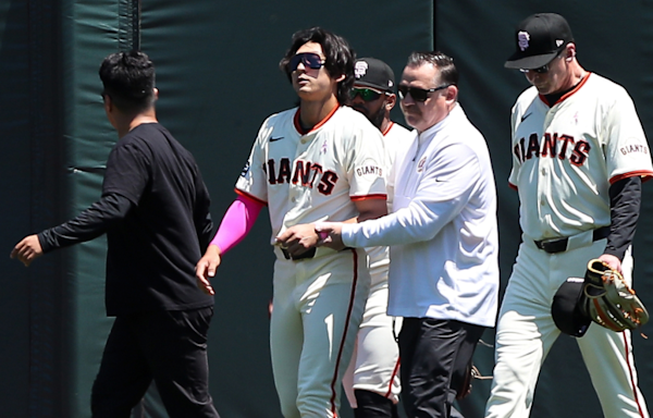 Jung Hoo Lee leaves game with injury from crashing into fence hours after Giants put Michael Conforto on IL