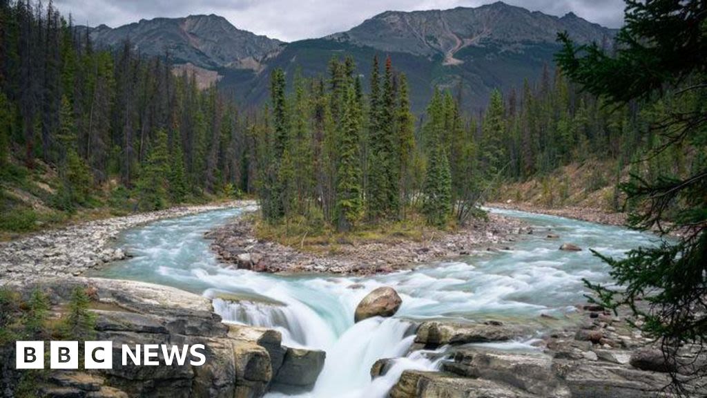 Jasper fire: Canadians mourn as jewel of the Rockies burns