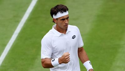 Histórico triunfo del argentino Francisco Comesaña en Wimbledon: venció al ruso Rublev en su primer partido en el circuito ATP