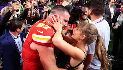 Travis Kelce 'Always Drunk,' Claims Actress And Singer Jana Kramer