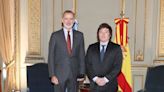 En medio de tensiones diplomáticas entre España y Argentina: Javier Milei coincide con Felipe VI en El Salvador - La Tercera