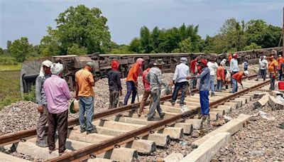 Uttar Pradesh train accident death toll four, injured count 31