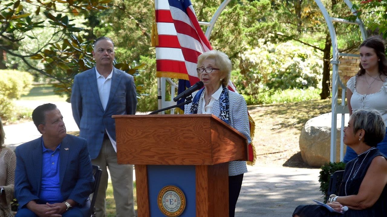 At Anne Frank ceremony, a Holocaust survivor's life serves as a history lesson