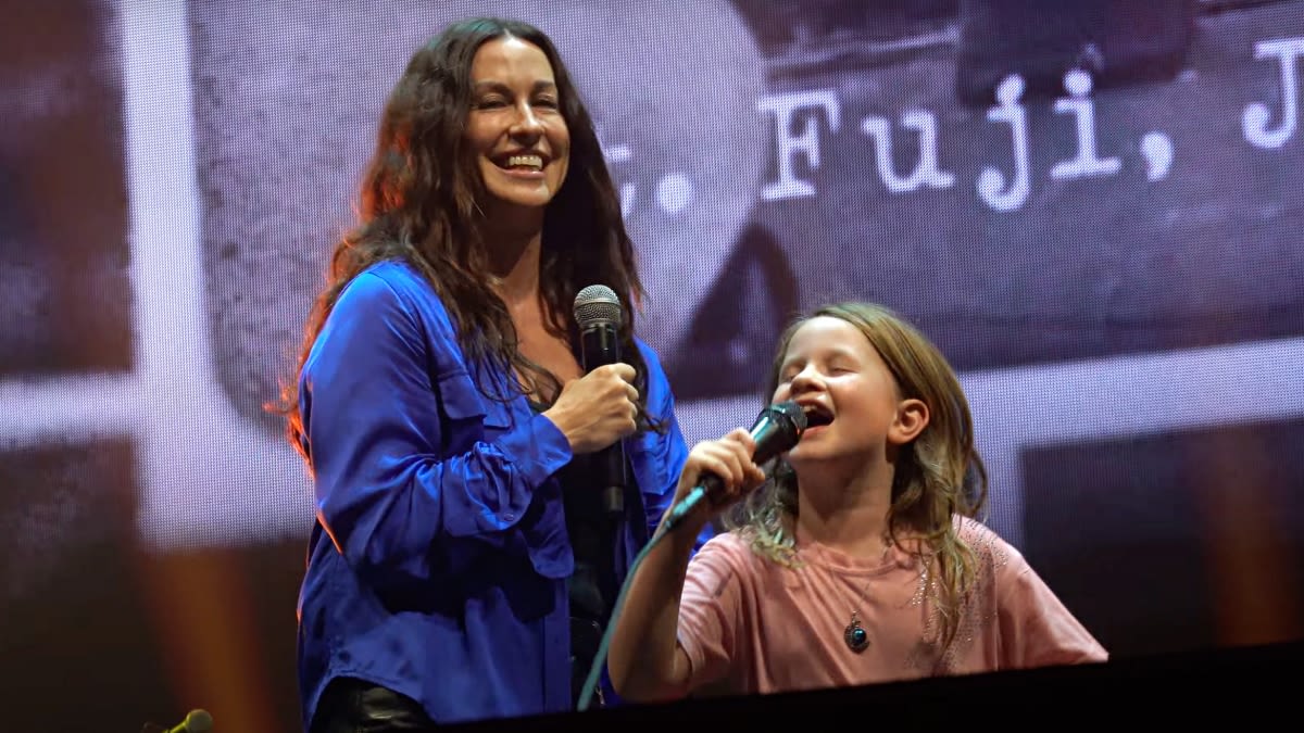 Alanis Morissette Sings “Ironic” with Daughter Onyx for Her 8th Birthday: Watch