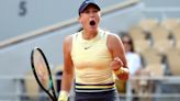 Roland Garros. Andreeva firma el 'bombazo' del torneo 'cargándose' a Sabalenka