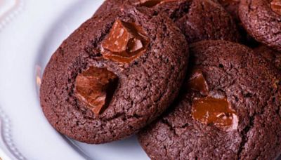 Jamie Oliver’s homemade chocolate biscuits are ‘simple’ to bake in 30 minutes