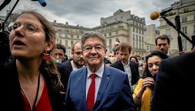 Mélenchon ramasse la balle