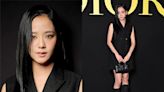 這次不當小公主：Jisoo 穿上軍靴、雙排扣洋裝，帥氣現身 Dior 大秀！