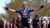 Volta a Catalunya stage 6: Groves sprints to victory on teammate's bike