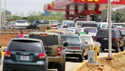 Largas colas por gasolina en la Gran Valencia en los días previos al 28 de julio