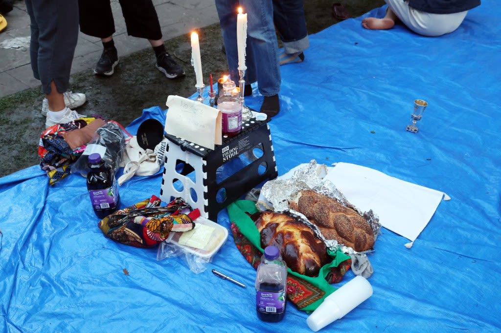 At U. of C. encampment, Jewish organizers explain significance of their anti-Zionist Shabbat service