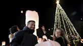 Dos pueblos fronterizos levantan un pino de Navidad que conecta Portugal con España