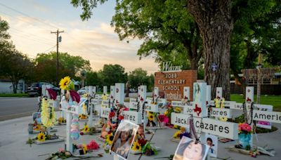 Familiares de víctimas de tiroteo en escuela de Texas serán indemnizados con USD 2 millones