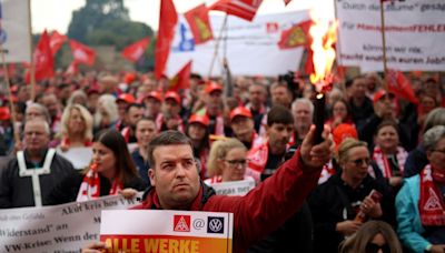 Unions vow 'bitter resistance' as Volkswagen talks begin