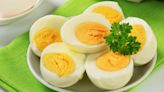 The Spoon Hack To Peel Freshly Boiled Eggs And Leave No Shell Pieces Behind