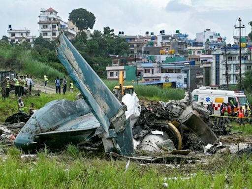 El piloto del avión que se estrelló en Nepal, único superviviente, se recupera en el hospital