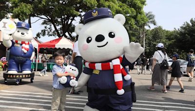 嘉義高中百年校慶 市警局「警察大白熊」現身宣導反詐騙