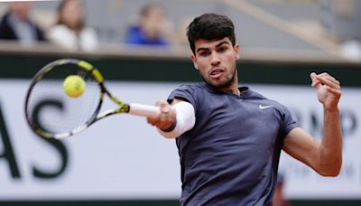 Swiatek Roars Into French Open Semis As Alcaraz Battles Tsitsipas