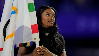 Simone Biles' GOAT necklace, Tom Cruise stunting away and Snoop Dogg kicking off LA2028 | Paris Olympics' Closing Ceremony